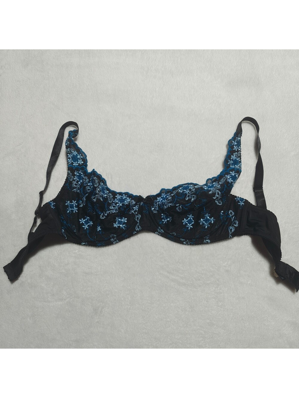 Frederick's of Hollywood vintage black and blue lace bra 40c